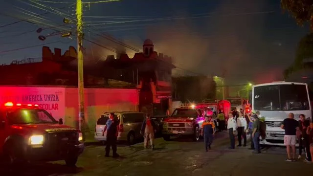 Incendio de tienda deja 4 muertos en Cuernavaca, entre ellos una niña