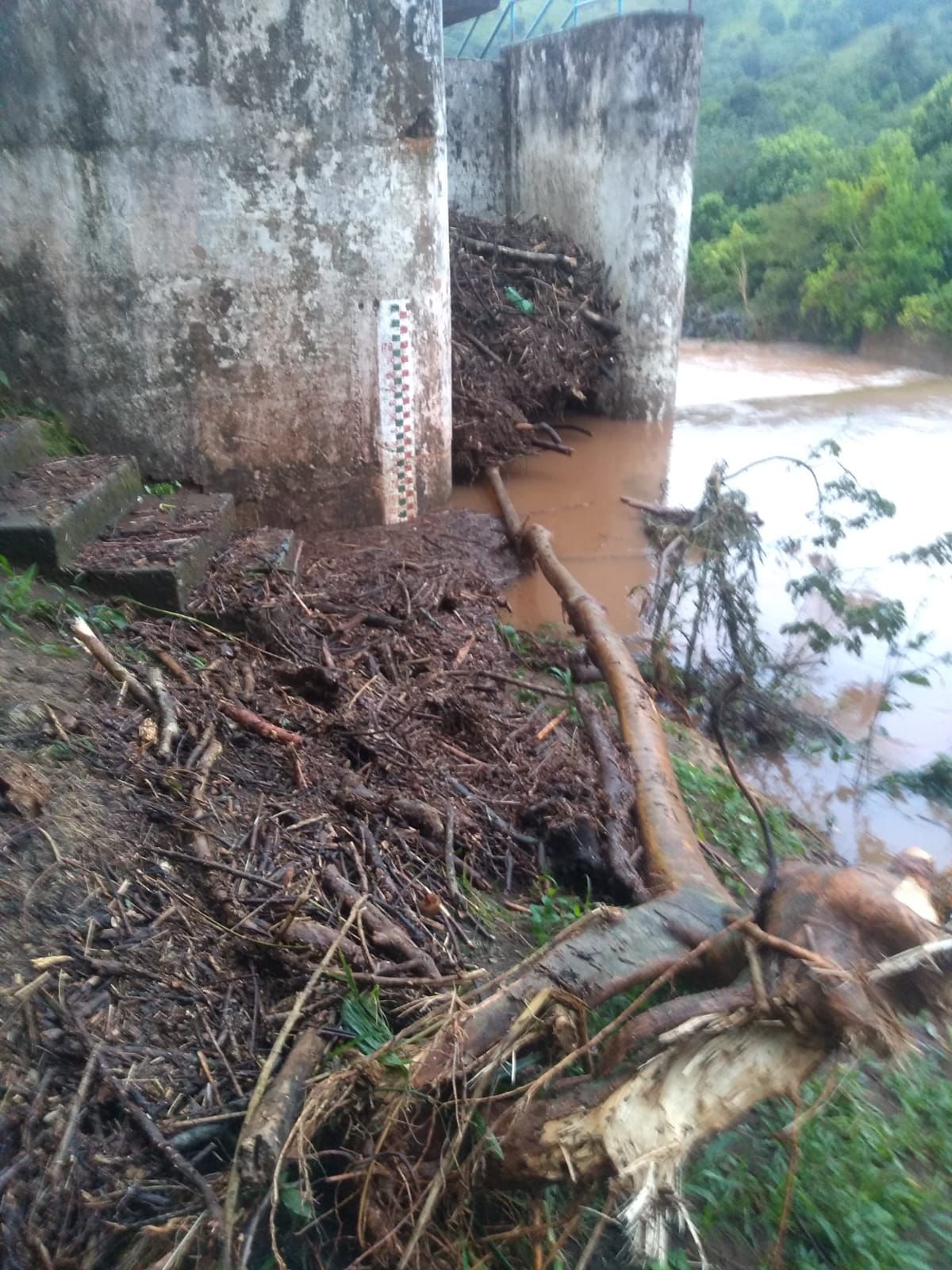 Cierran presa Yuribia por palotada; sin agua, 3 municipios del sur