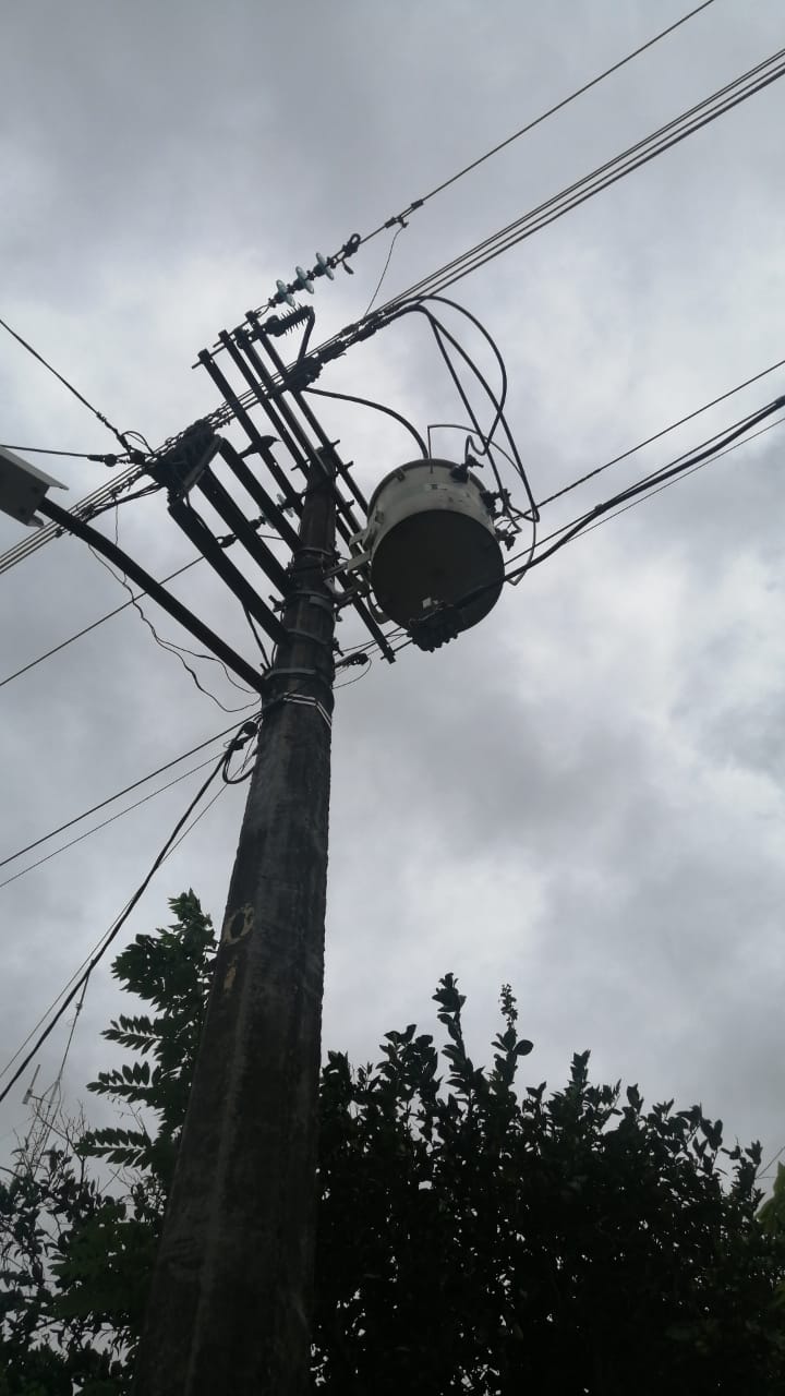 Casi dos días sin luz en cinco colonias de Comoapan