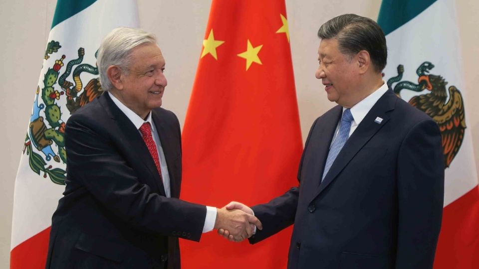 AMLO asegura que los precursores químicos del fentanilo llegan a México de China