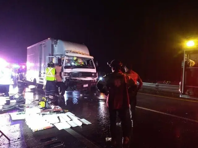 Choque de tráiler y camión deja un lesionado en la Córdoba-Puebla