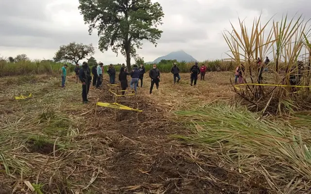 Hallan cinco cuerpos en fosa clandestina del Tronconal