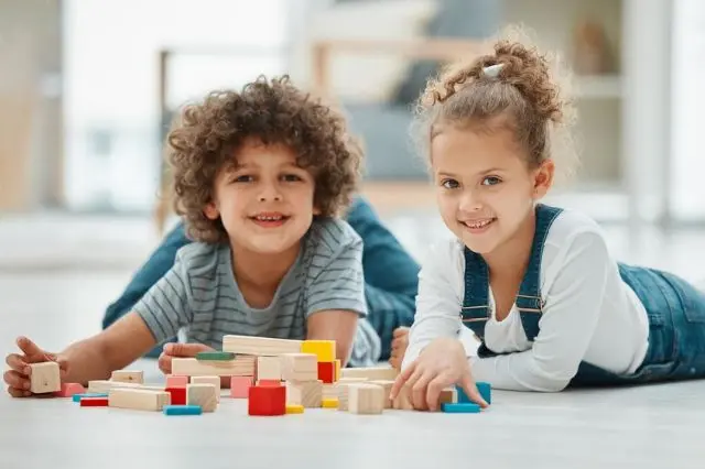 Juguetes para regalar a niños y niñas según su edad