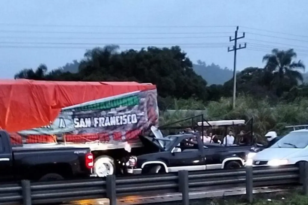 Accidente en la autopista Córdoba-Orizaba deja 4 peregrinos lesionados