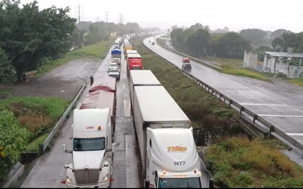 Por asaltos, Gobierno de España considera de riesgo las carreteras de Veracruz; pide evitarlas