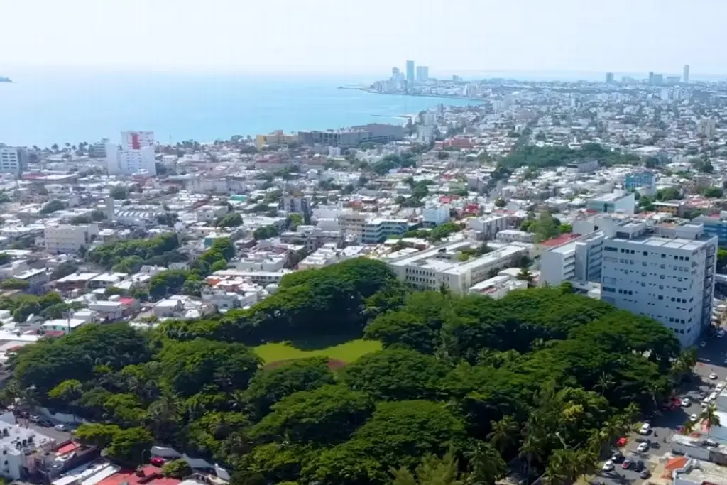 Detonación de cohetes provocó mala calidad del aire en Veracruz Puerto, afirman