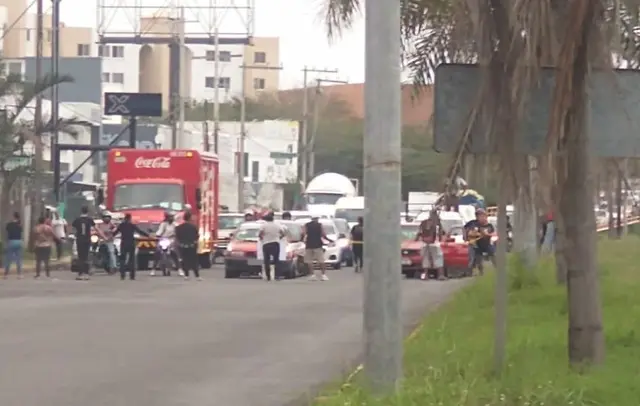 Vecinos bloquean carretera Boca del Río-Antón Lizardo ¿Qué piden?