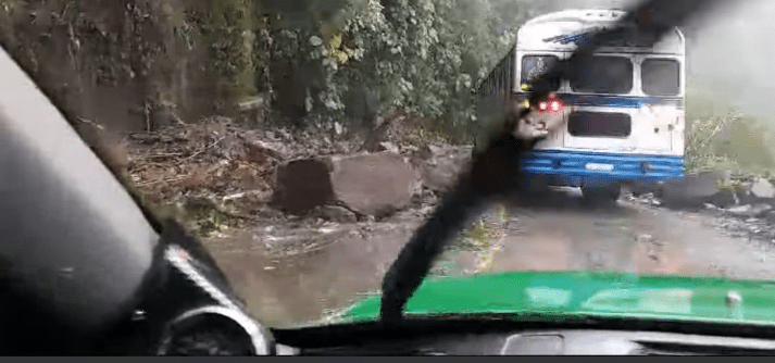 Derrumbe de rocas en carretera Xalapa-Misantla