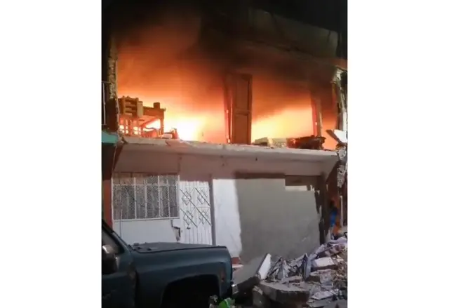 Explosión causa incendio y deja dos lesionados en vivienda de Córdoba