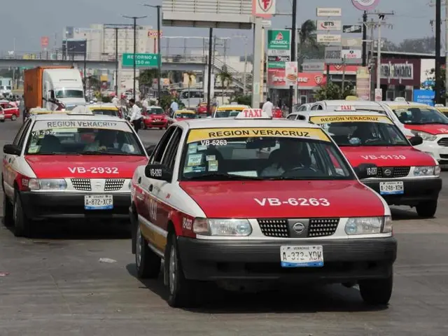 Taxista atropella a niña de 7 años en Veracruz y pobladores lo retienen