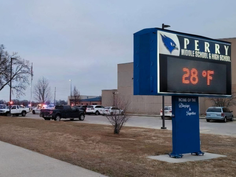 Reportan tiroteo dentro de una escuela secundaria en Iowa, EU