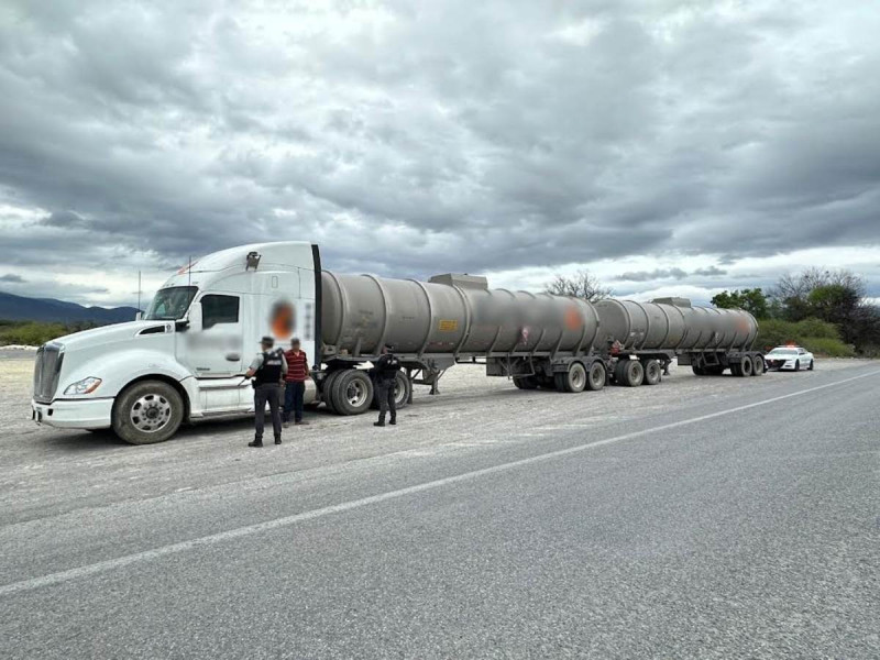 Guardia Nacional asegura tráiler huachicolero en Tamaulipas