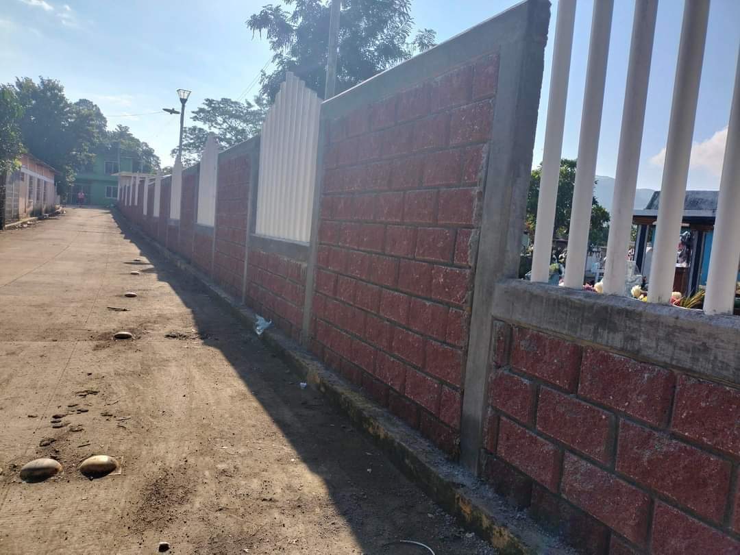 Inicia construcción de segunda etapa de barda en Comoapan