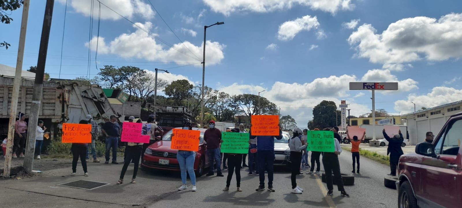 Protestan por presunta fiscal corrupta y grúas Téllez