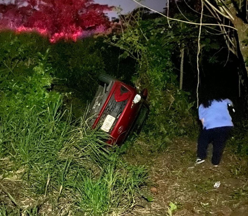 🚨 Doctora sufre accidente en la 180.