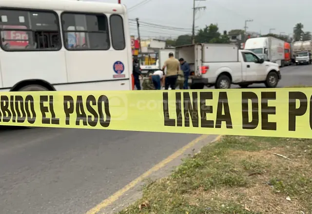 Hombre muere atropellado por autobús en carretera Veracruz-Xalapa