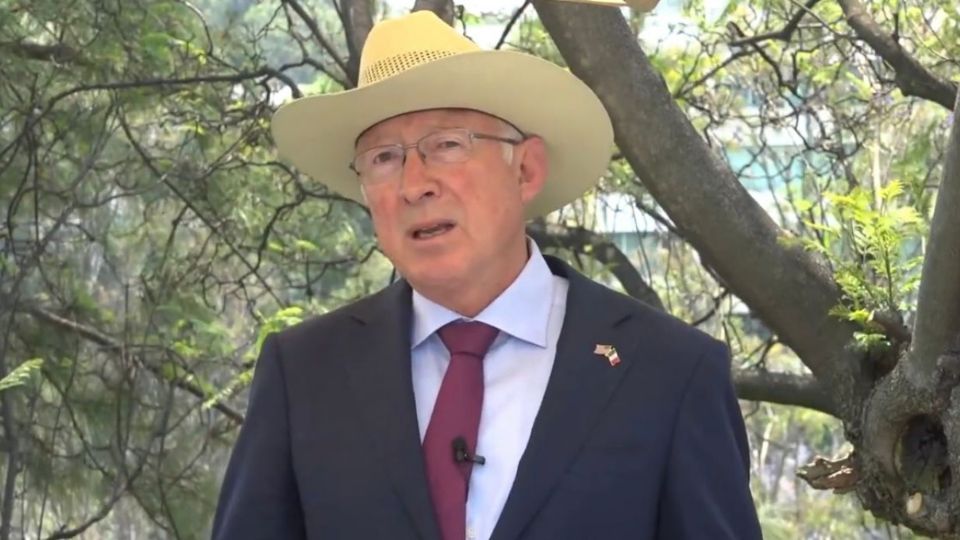 Ken Salazar reconoce que existen grupos criminales de México con armamento militar de EU