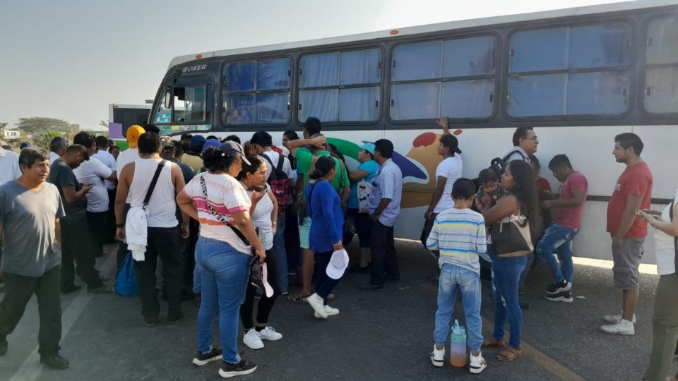 Oaxaca: detienen a 20 trabajadores que transportaban migrantes