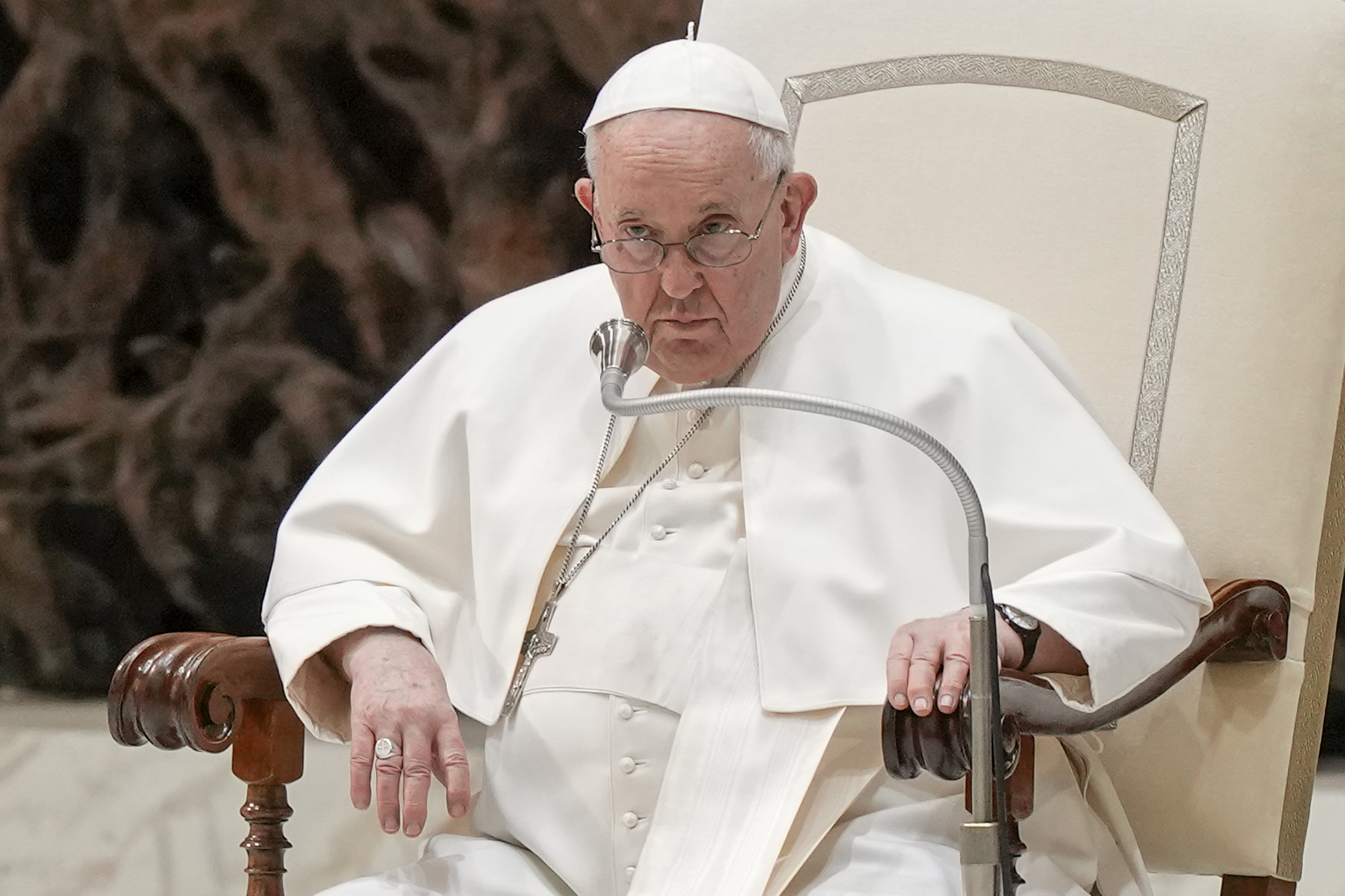 Papa Francisco presenta dificultades para hablar tras desarrollar enfermedad