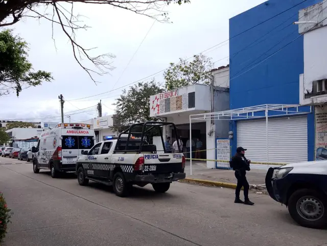 Pintor muere en su primer día de trabajo al caer de escalera en Coatza