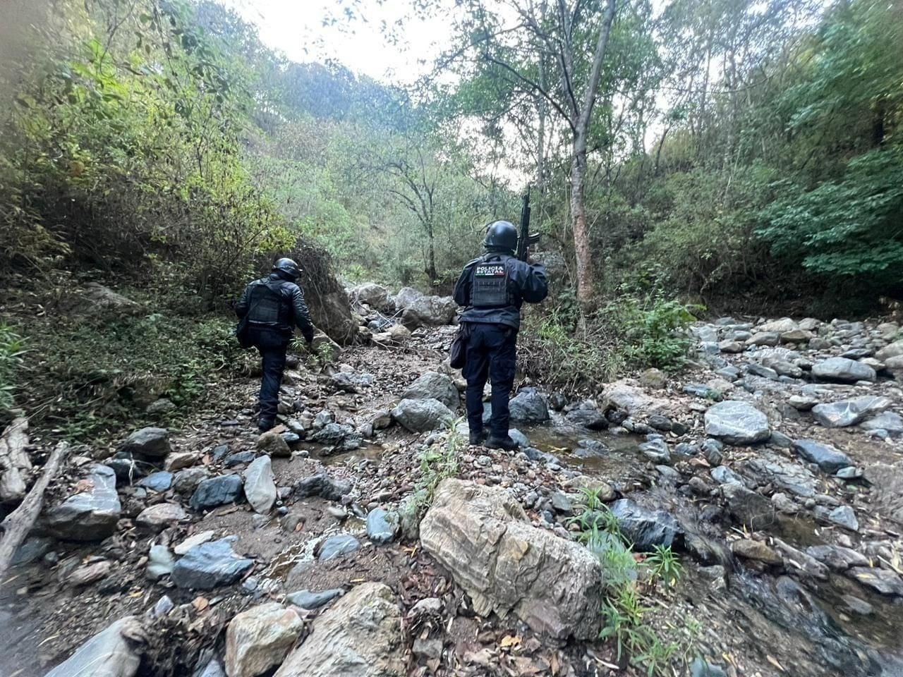 Hallan los cuerpos de tres maestros desaparecidos en Atlixtac, Guerrero