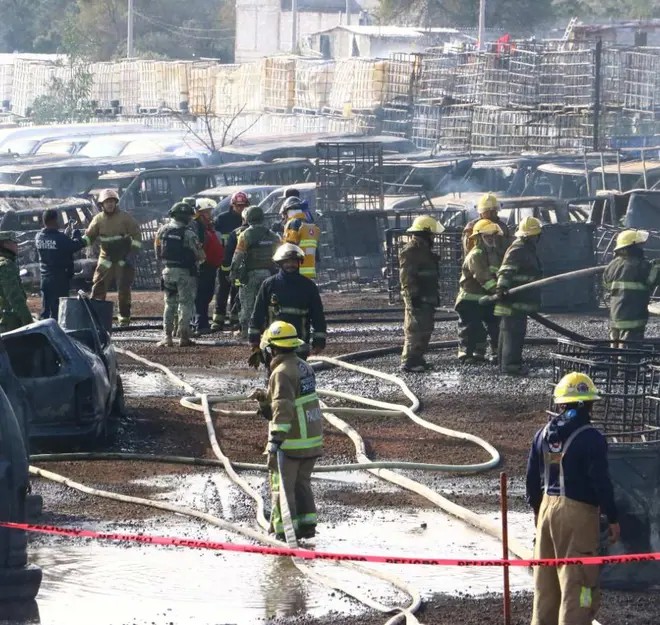 Se incendia corralón de la FGR con 300 vehículos y huachicol decomisado en Hidalgo