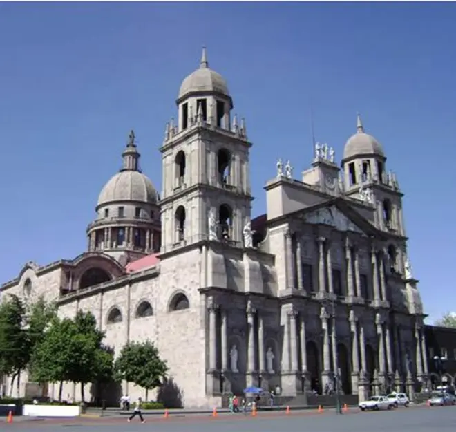 Iglesia en Toluca acepta que ha llamado a criminales a la paz y se ha reunido con ellos