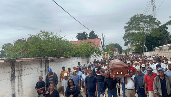 Dan último adiós a Andrés Valencia, ex alcalde de San Juan Evangelista asesinado el lunes