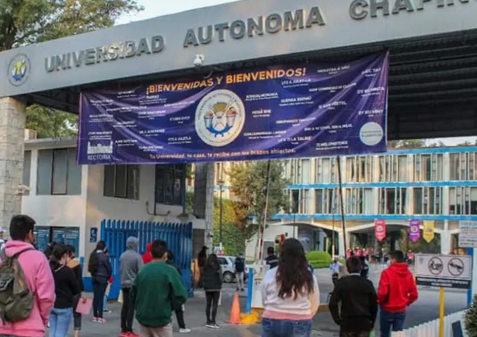 Agentes entran a Universidad Chapingo, van por rector acusado de violación sexual a alumna