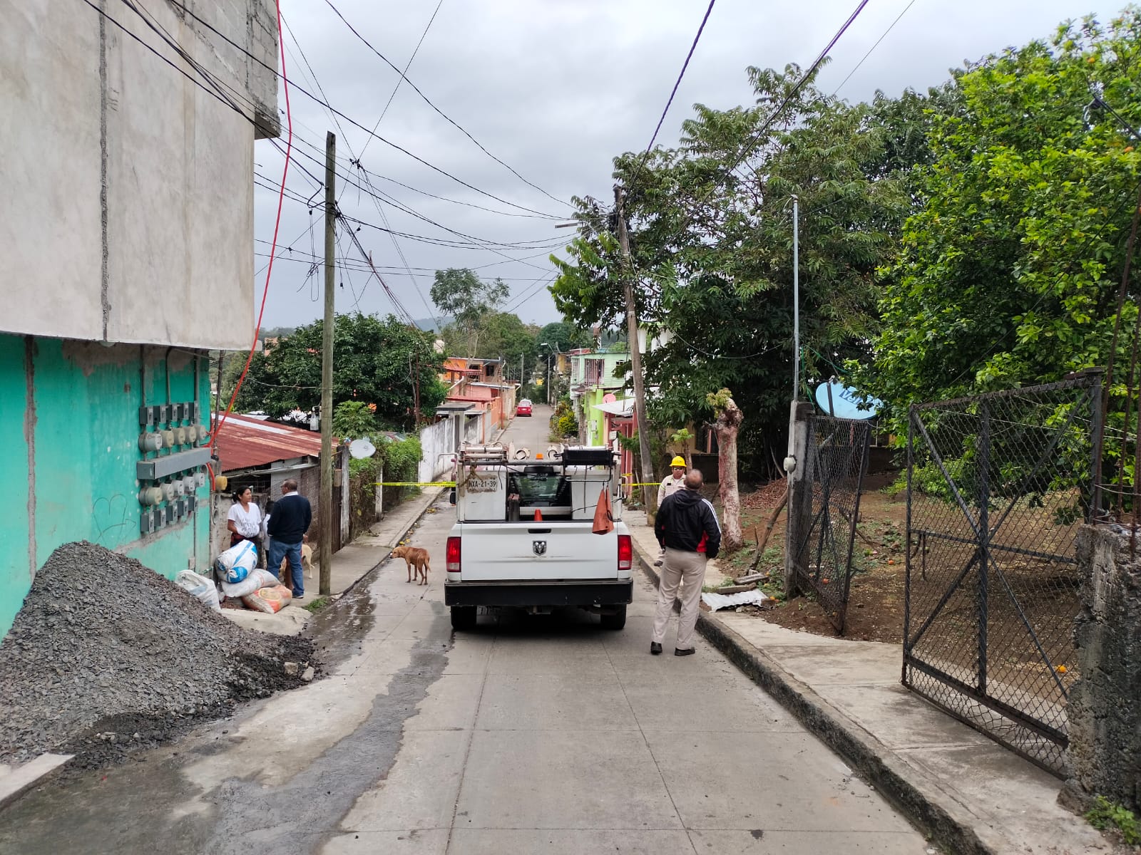 Se incendió poste de luz