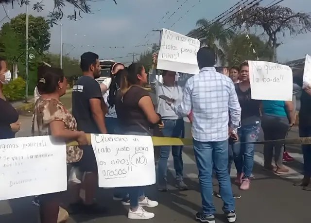 Maestros maltratan a niños en primaria de Córdoba, denuncian padres