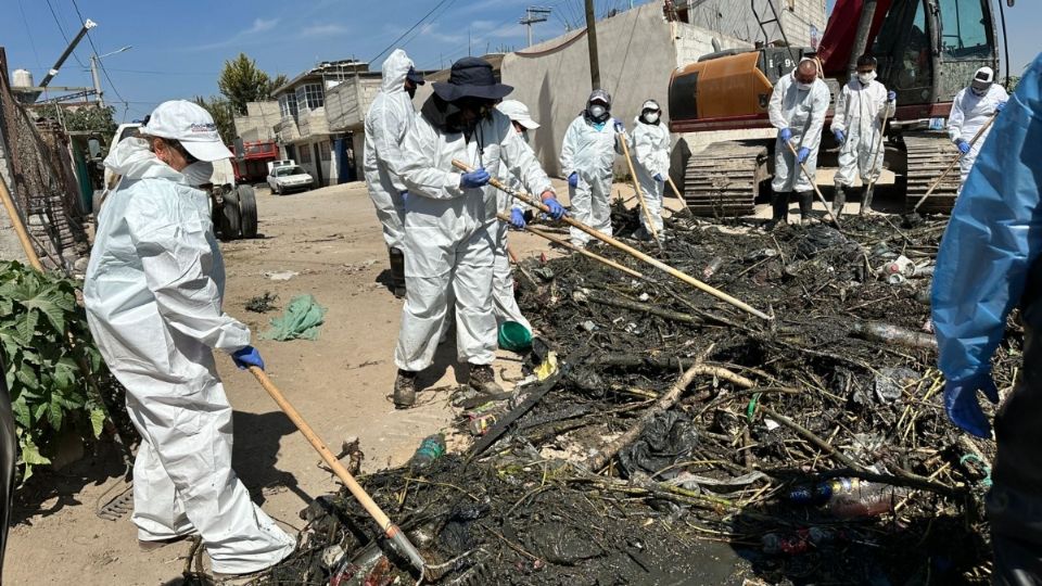 Madres buscadoras encuentran restos humanos en aguas negras