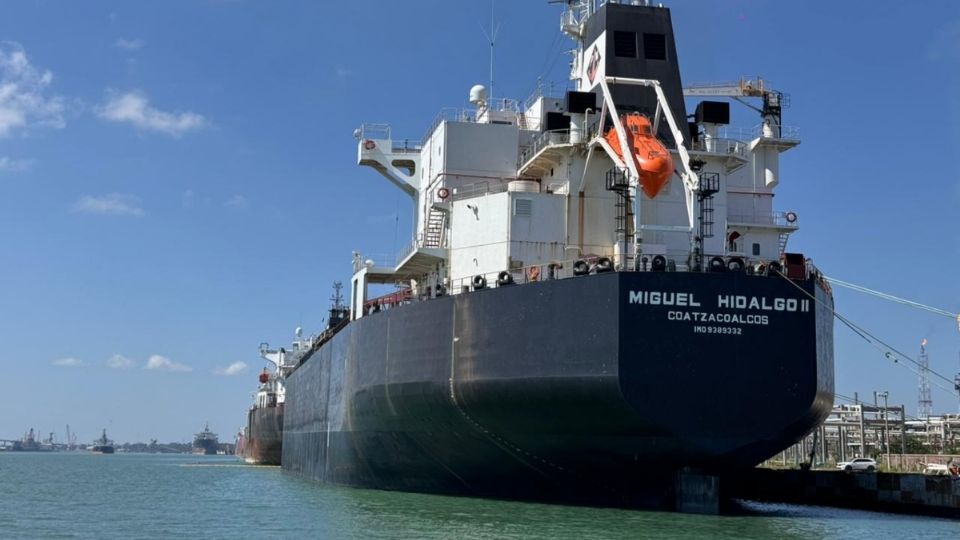 Pruebas en buque Miguel Hidalgo causan pánico entre vecinos de la colonia La Barra en Tamaulipas