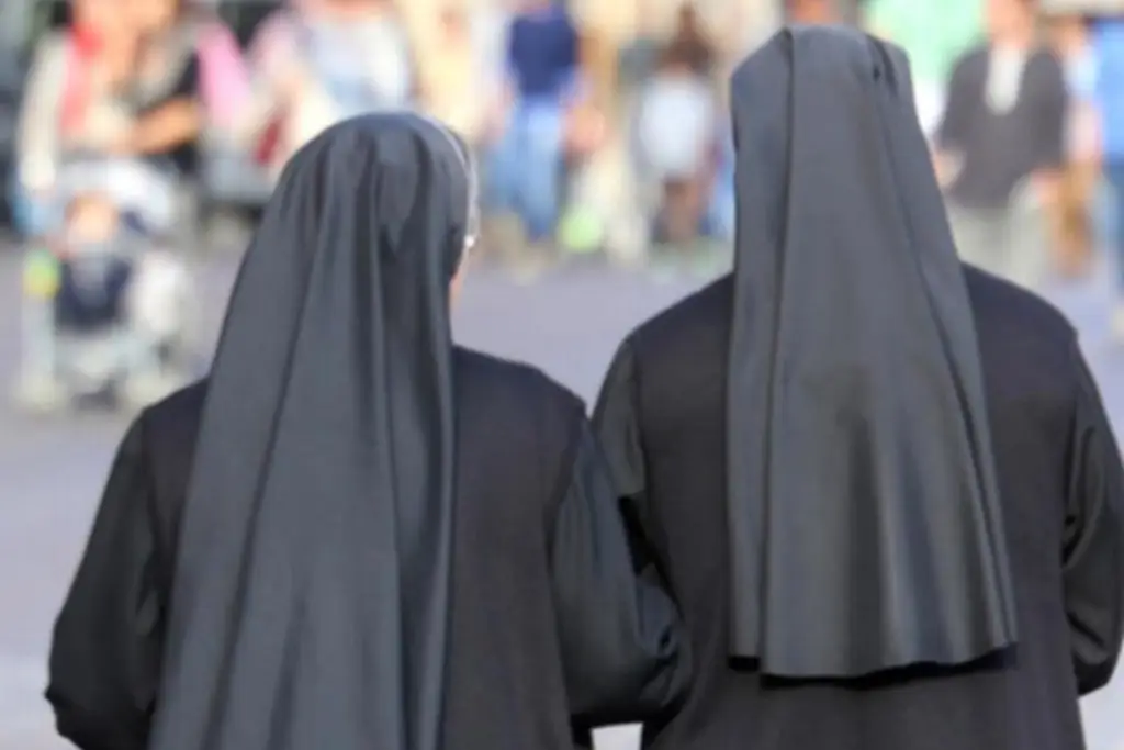 Arrestan a supuestas monjas por torturar niños