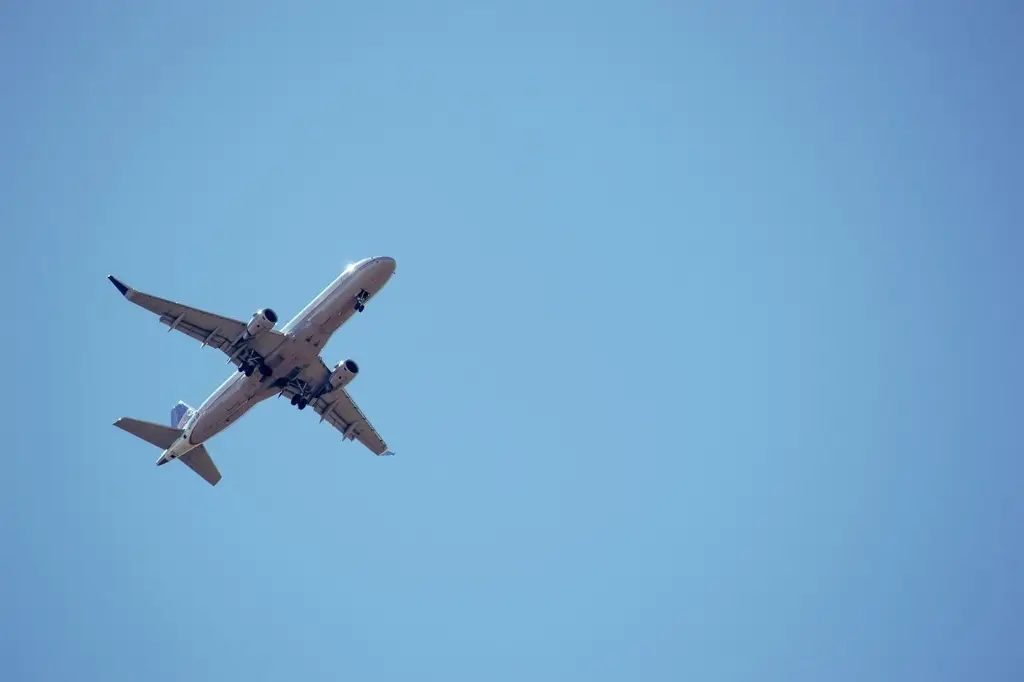 Pilotos se durmen en pleno vuelo durante 28 minutos