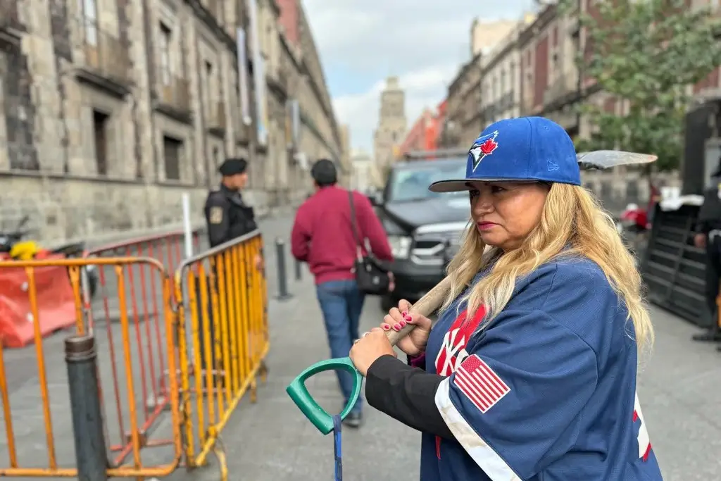 “Soy beisbolista, ¿me deja pasar?”: madre buscadora pide reunión con AMLO por segundo día