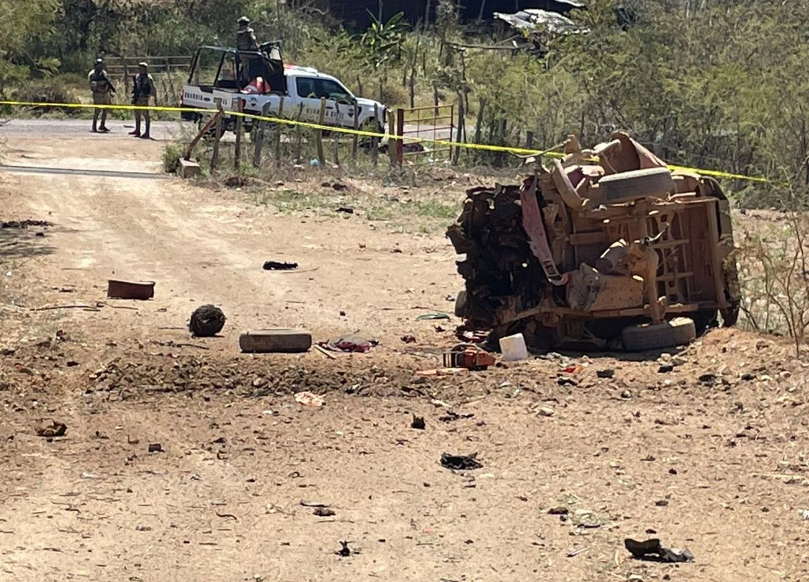 Mueren tres agricultores por explosión de una mina terrestre en Michoacán