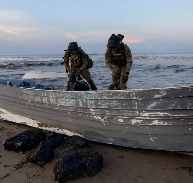 Semar asegura tonelada y media de cocaína en aguas de Michoacán