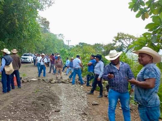 Aumentan protestas por deterioro de carreteras en Veracruz