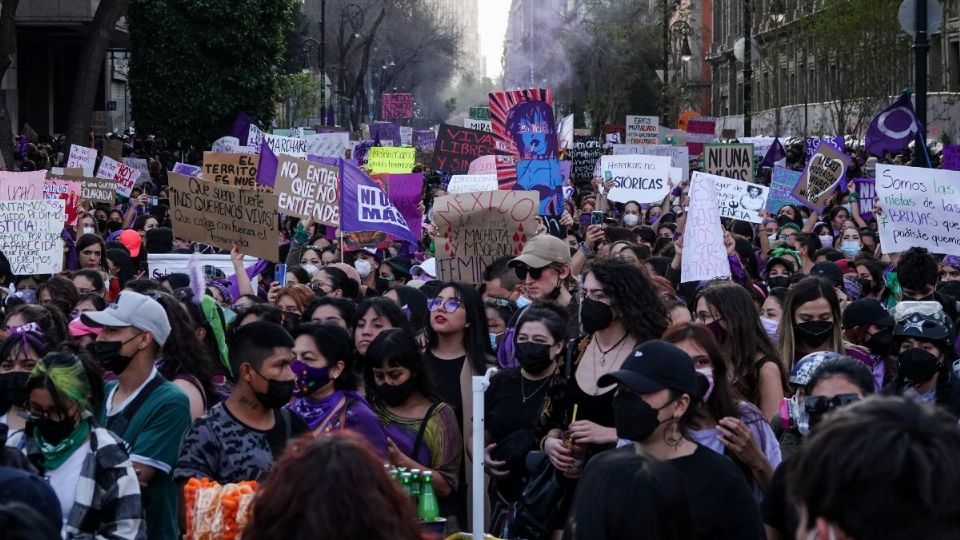 “Se portaron muy bien las manifestantes”, afirma AMLO sobre la marcha por el 8M