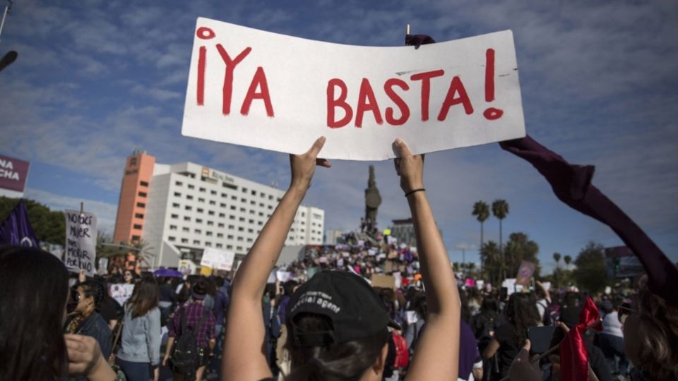 8M: AMLO llama a manifestarse pacíficamente y sin capucha