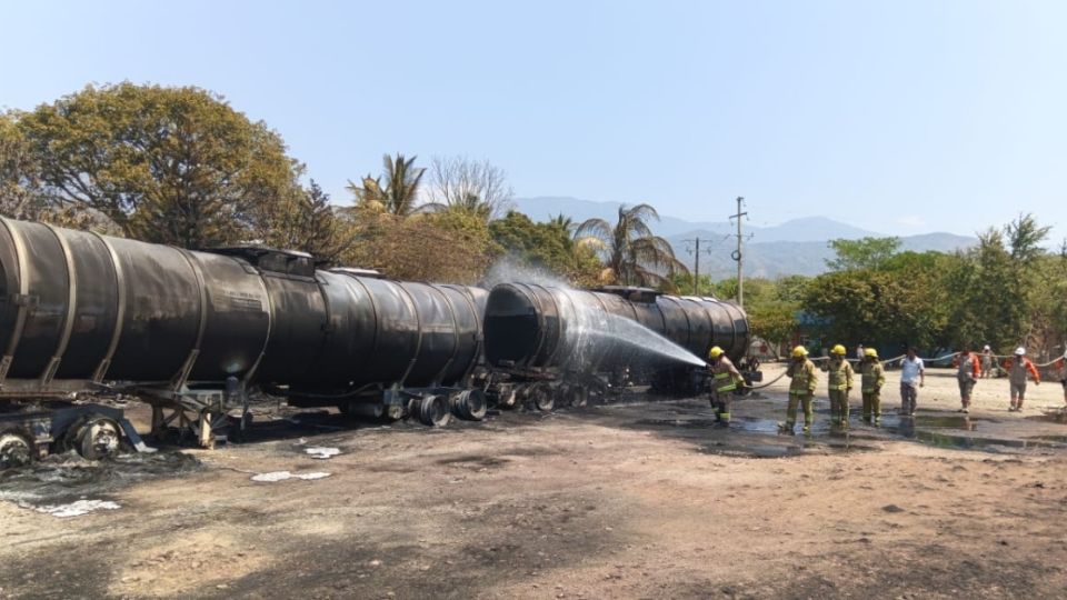 Explota pipa con combustible en la carretera Tonalá – Pijijiapan en Chiapas, no hay pérdidas humanas