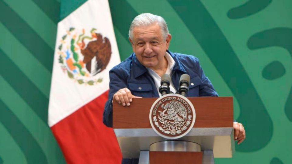 AMLO externa apoyo a Víctor Manuel Castro, gobernador de Baja California Sur