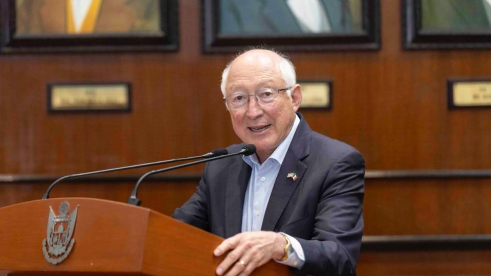 Ken Salazar destaca incautación de 50 armas destinadas a operaciones criminales en Querétaro