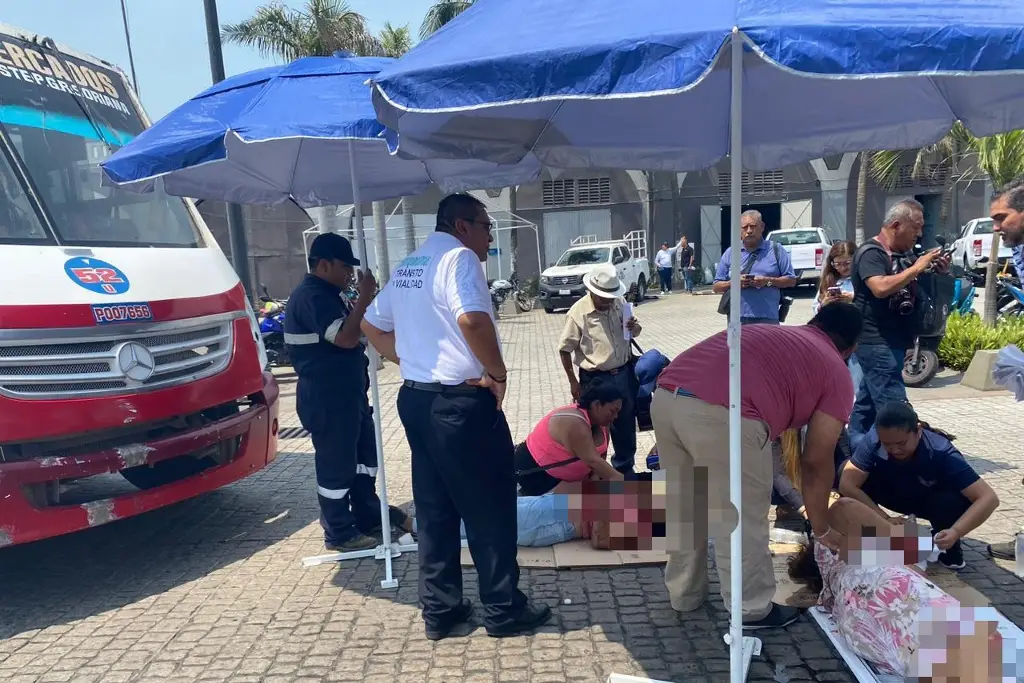 Camión atropella a dos mujeres de la tercera edad en Centro Histórico de Veracruz