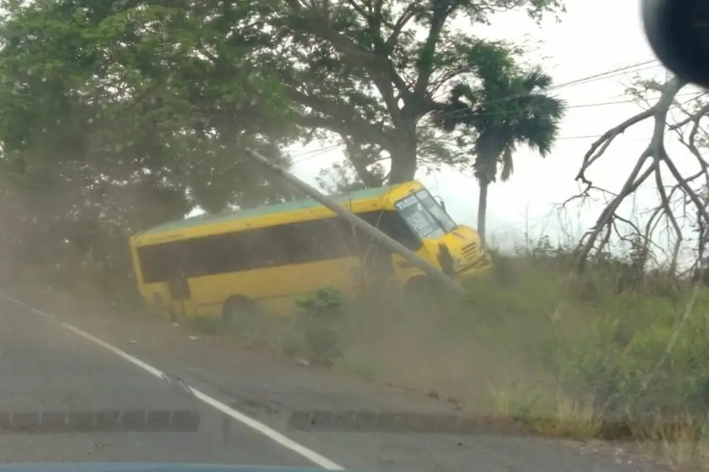 Se accidenta autobús de pasajeros en Medellín