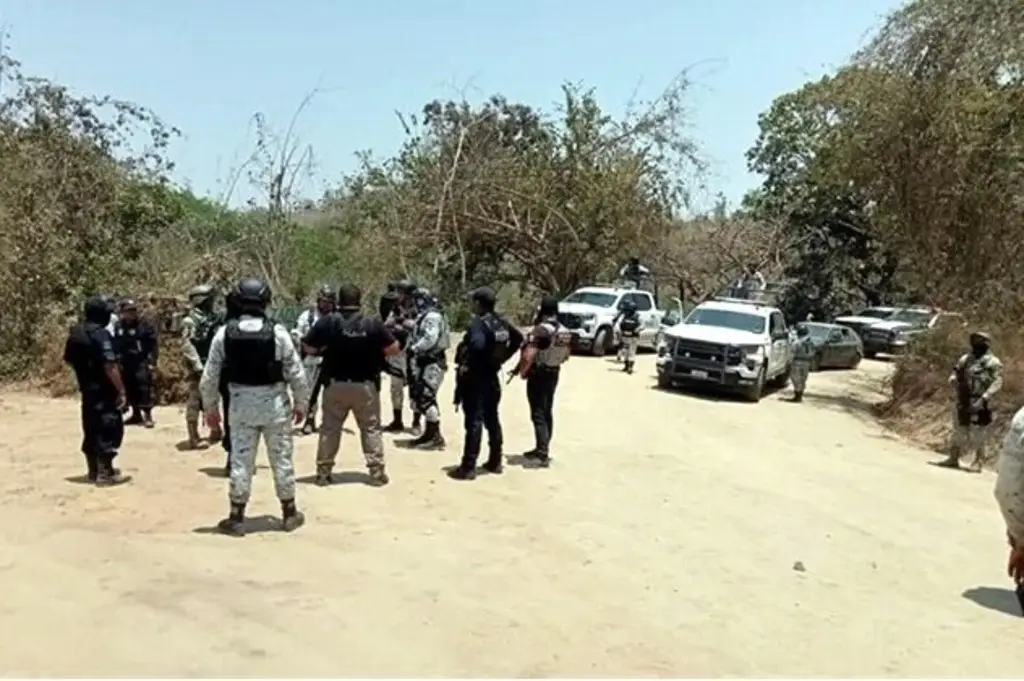 Comando armado asalta a maestros enfrente de sus alumnos