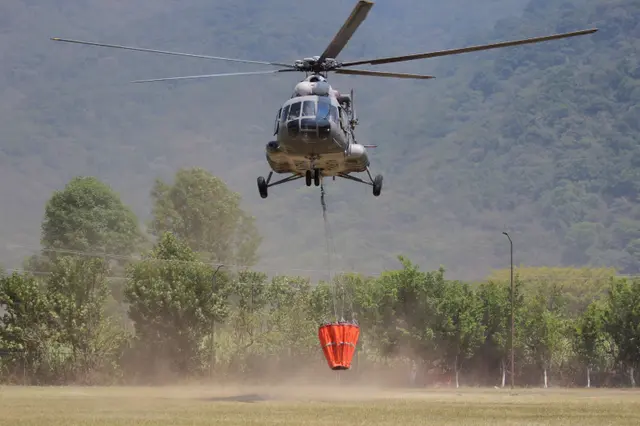 Con dos helicópteros, ya combaten vía aérea incendio en Río Blanco