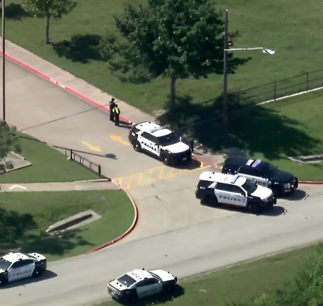 Reportan tiroteo en una escuela secundaria de Dallas; hay una persona baleada