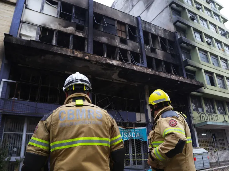 Incendio de albergue para personas sin hogar en Brasil deja 10 muertos